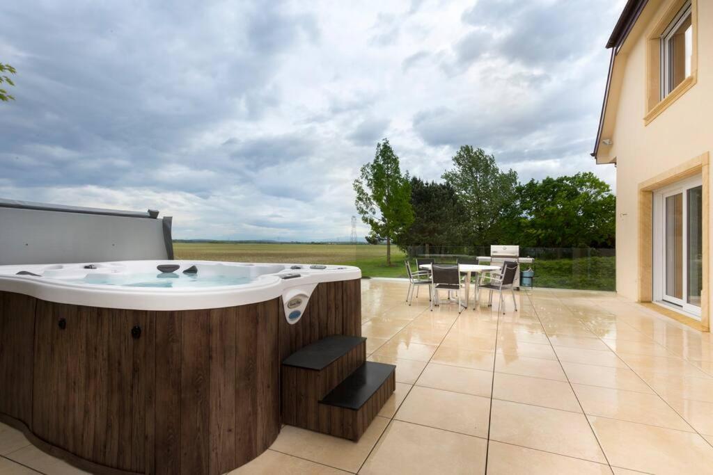 L'Atelier 4 Stars Luxury, Hot Tub, Pool Villa Nambsheim Bagian luar foto